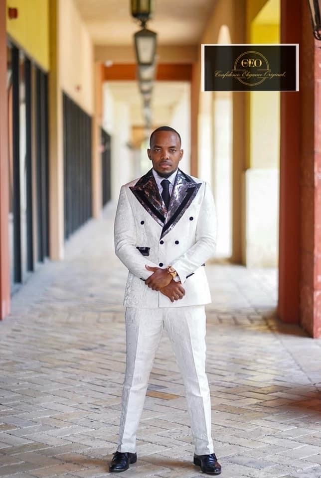 2 Piece Jacquard Off White Double Breasted with Large Peak Lapel